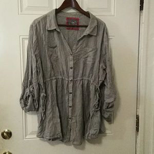 Black and White button up shirt size 26/28